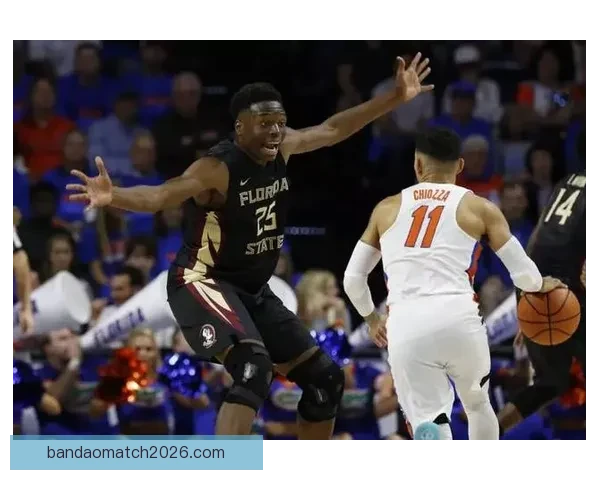 巴雷特在比赛中被队友锡安误伤肩膀 已返回更衣室接受治疗