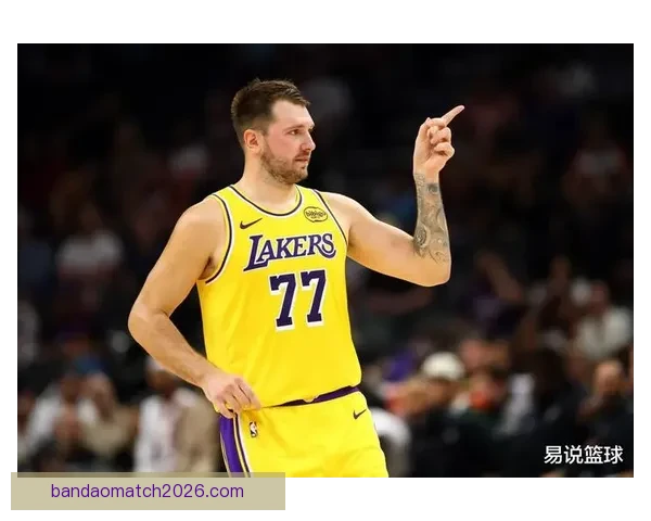 里夫斯谈客场之旅东契奇表现亮眼 布朗尼每天进步不走捷径